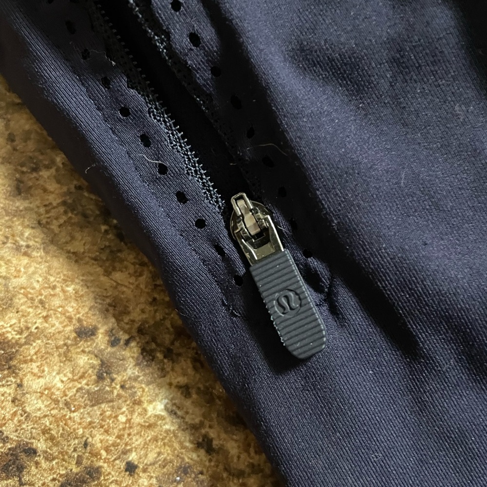 Navy blue lululemon joggers size 8